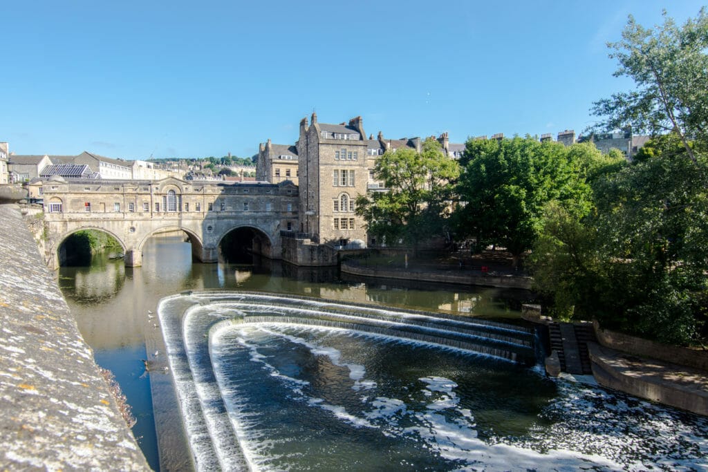 Pulteney Bridge in Bath on a summers day with clear blue skies